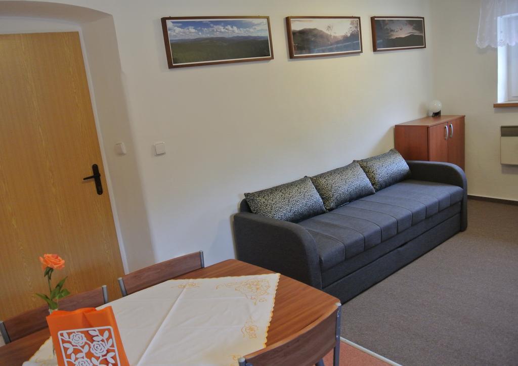 Apartmany Ruze ลิโปวา ลาสเนีย ภายนอก รูปภาพ
