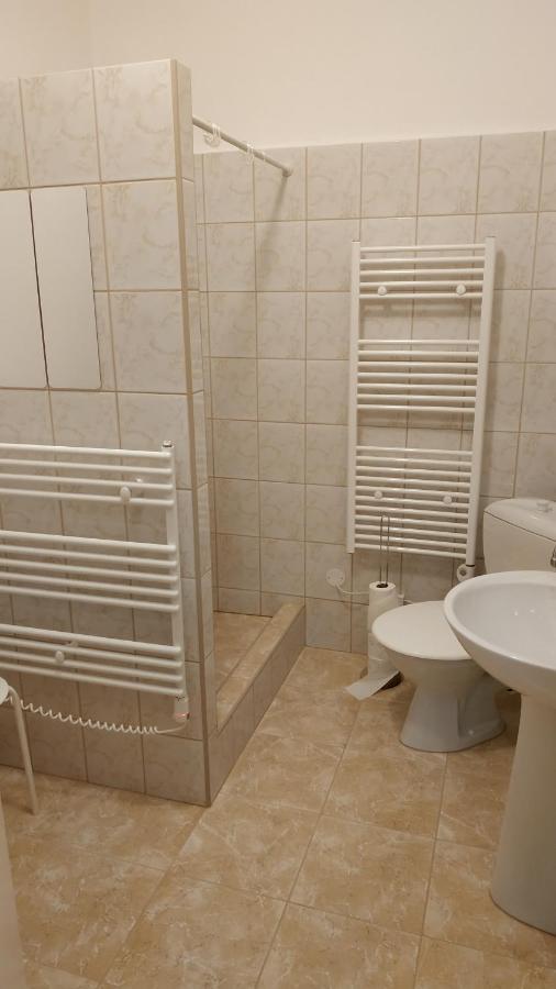 Apartmany Ruze ลิโปวา ลาสเนีย ภายนอก รูปภาพ